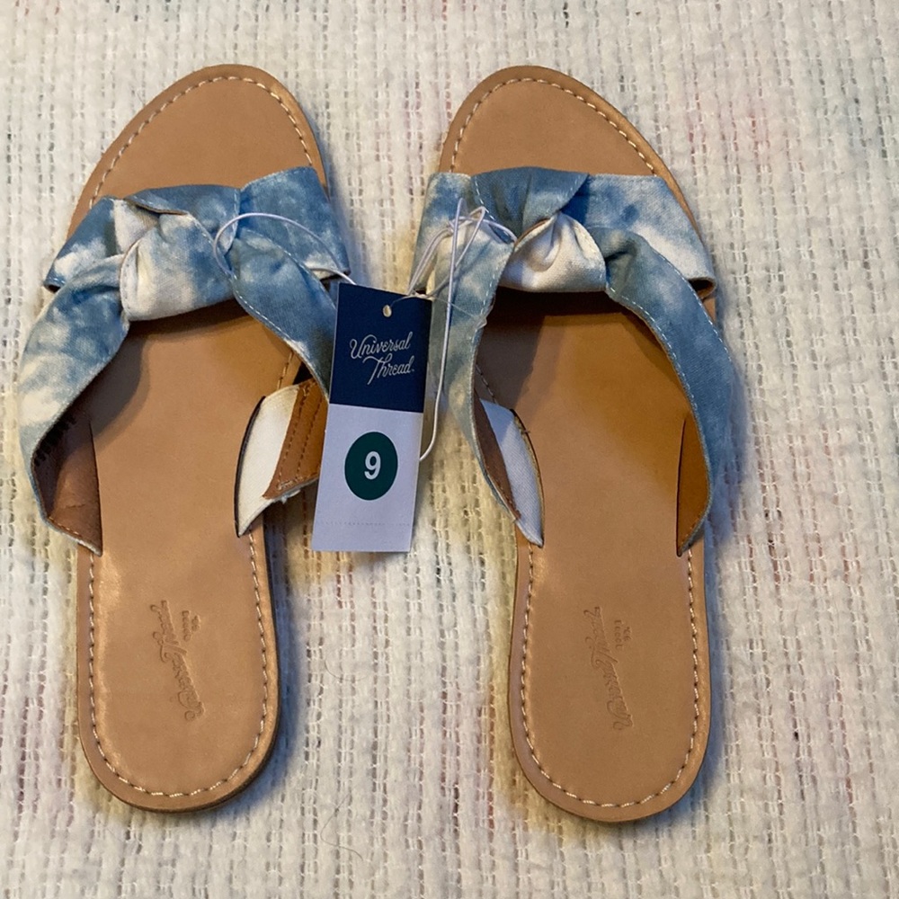 Ladies Universal Thread sandals size 9